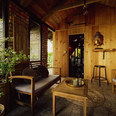 House & Wellness アパート カルビア